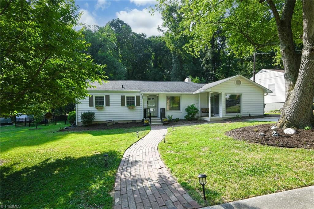 Property Photo:  3801 Parkwood Drive  NC 27403 