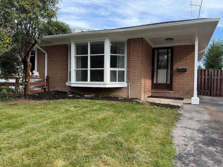 Property Photo:  219 Lynedock Crescent  ON M3A 2B5 
