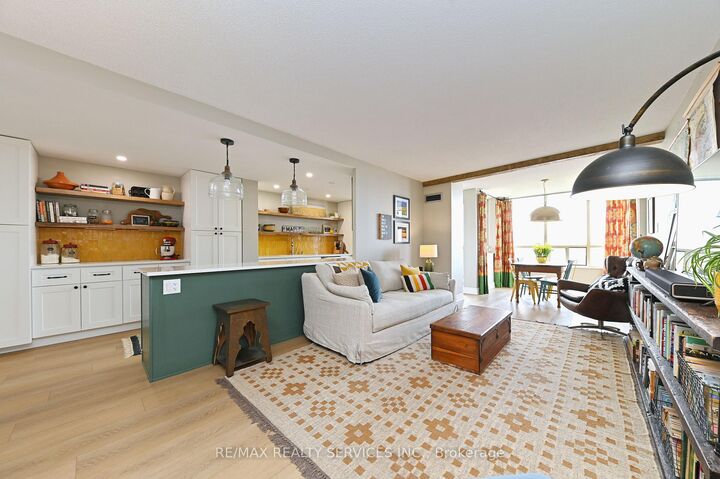 Property Photo:  20 Cherrytree Drive 905  ON L6Y 3V1 