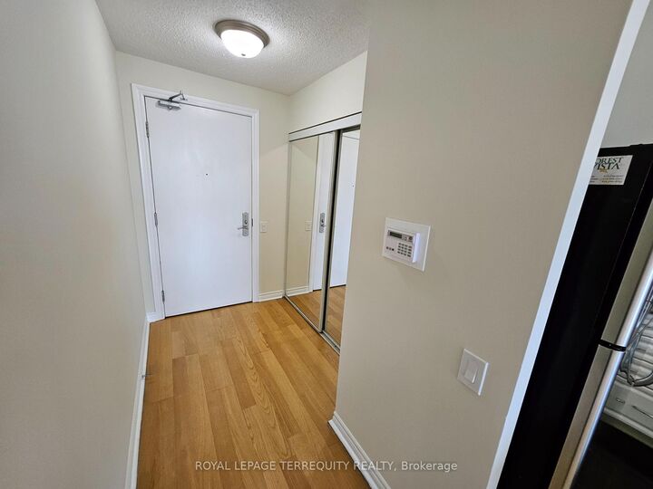 Property Photo:  61 Town Centre Court 306  ON M1P 5C5 