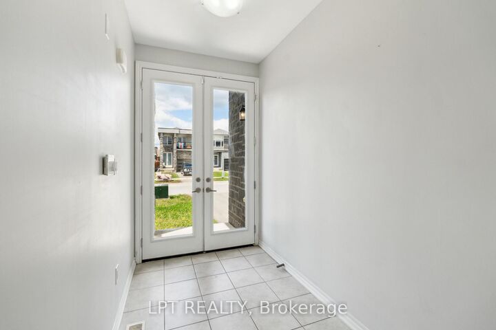 Property Photo:  217 Louise Street  ON L3B 1T2 