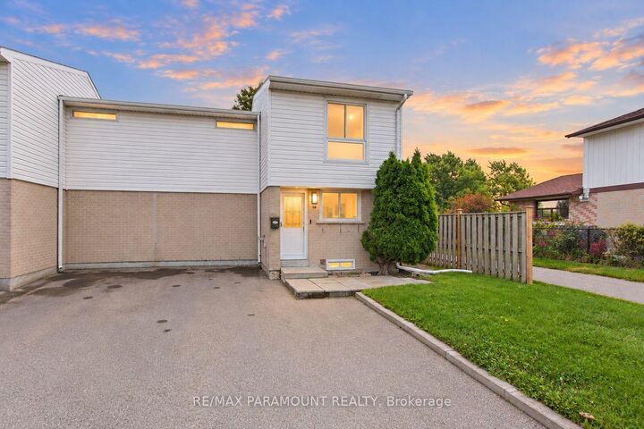 Property Photo:  16 Gleneaden Court  ON L6S 2J7 