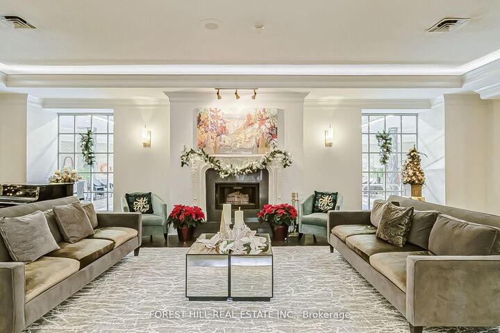 Property Photo:  55 Kingsbridge Garden Circle Ph7  ON L5R 1Y1 