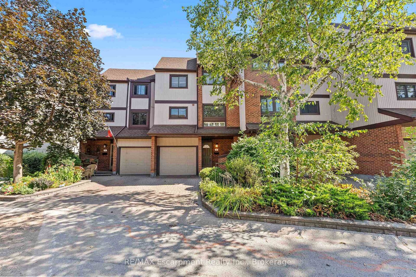 Property Photo: 1060 Walden Circle 18 ON L5J 4J9