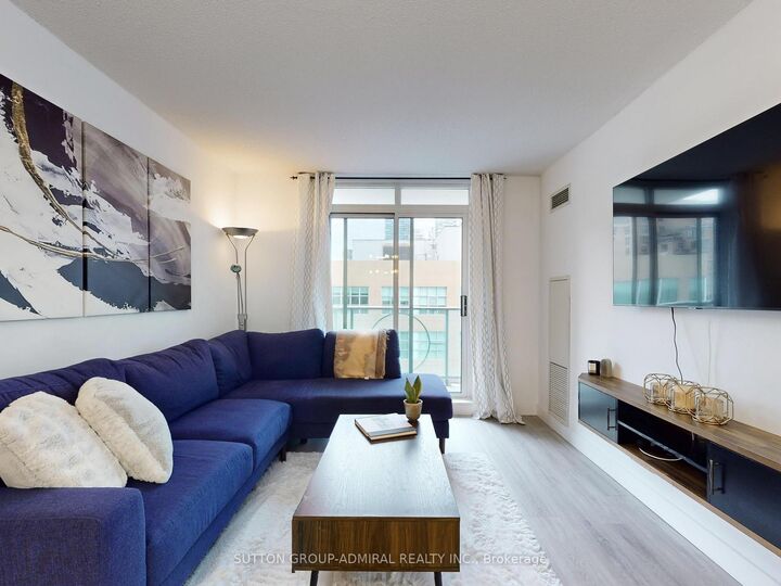 Property Photo:  212 Eglinton Avenue E 1005  ON M4P 1K2 