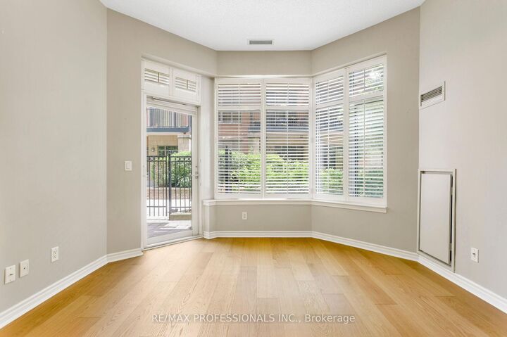 Property Photo:  350 Princess Royal Drive 102  ON L5B 4N1 