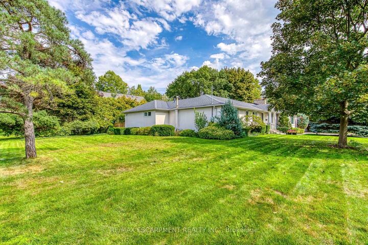 Property Photo:  281 Pinehurst Drive  ON L6J 4X2 