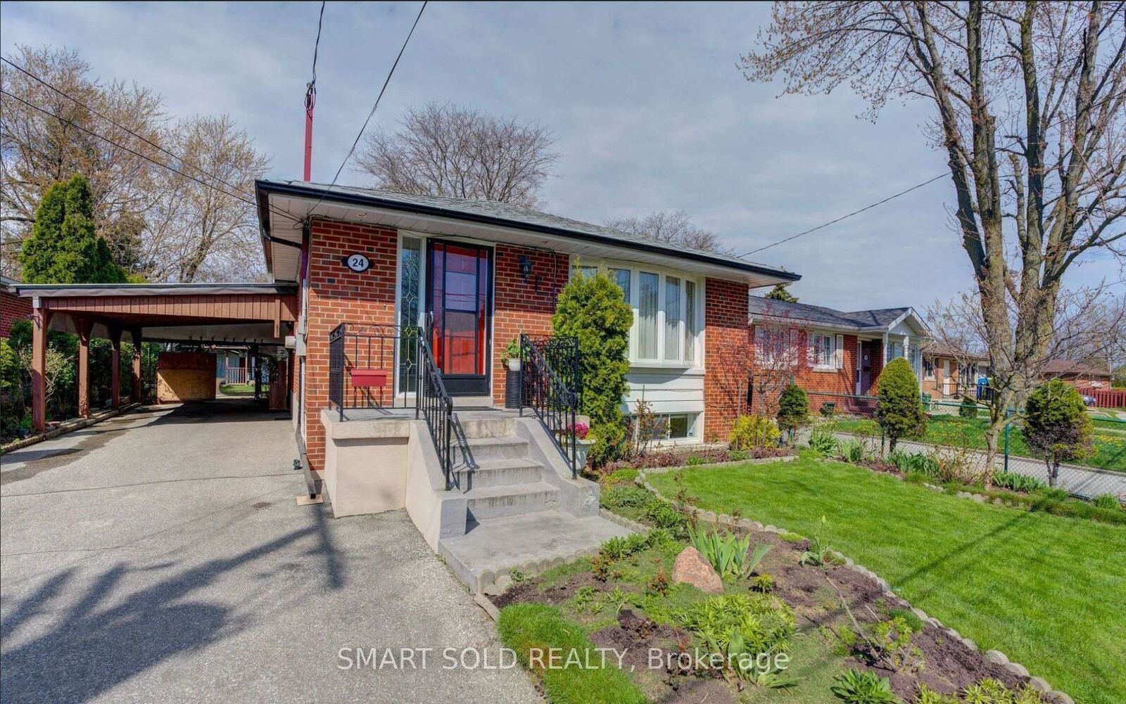 Property Photo:  24 Ivanhoe Court  ON M1R 3G9 