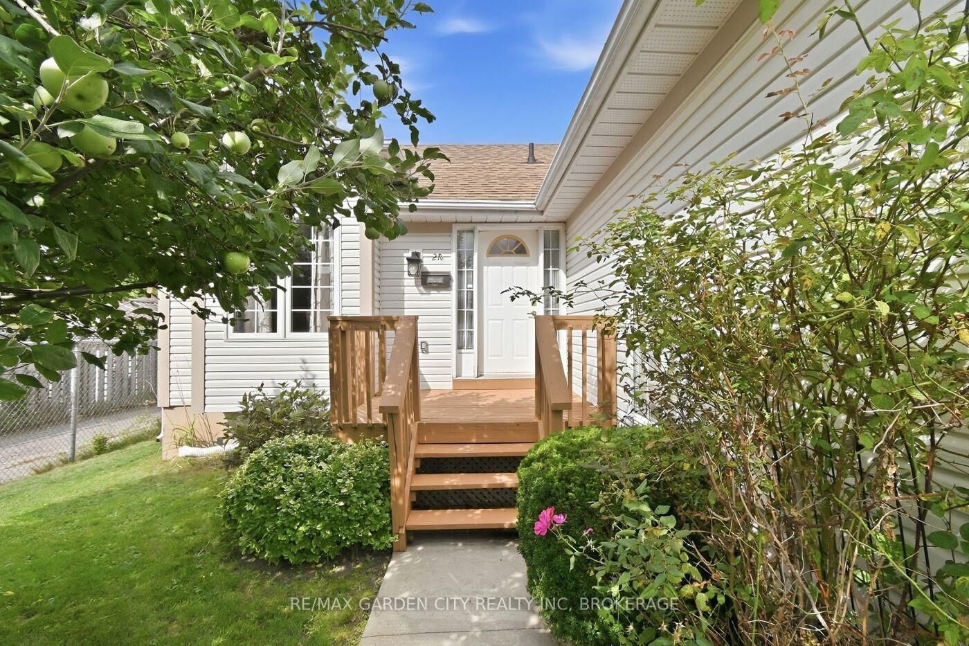 Property Photo:  21 B Kelson Avenue N  ON L3M 4C6 