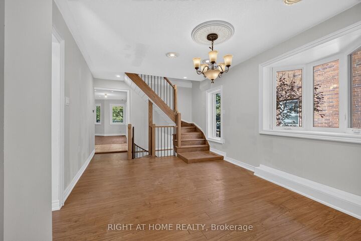 Property Photo:  20 Holgate Street  ON L4N 2T5 