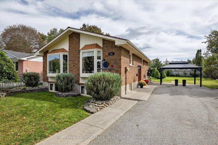 Property Photo:  948 St Pauls Street  ON K9H 6J6 