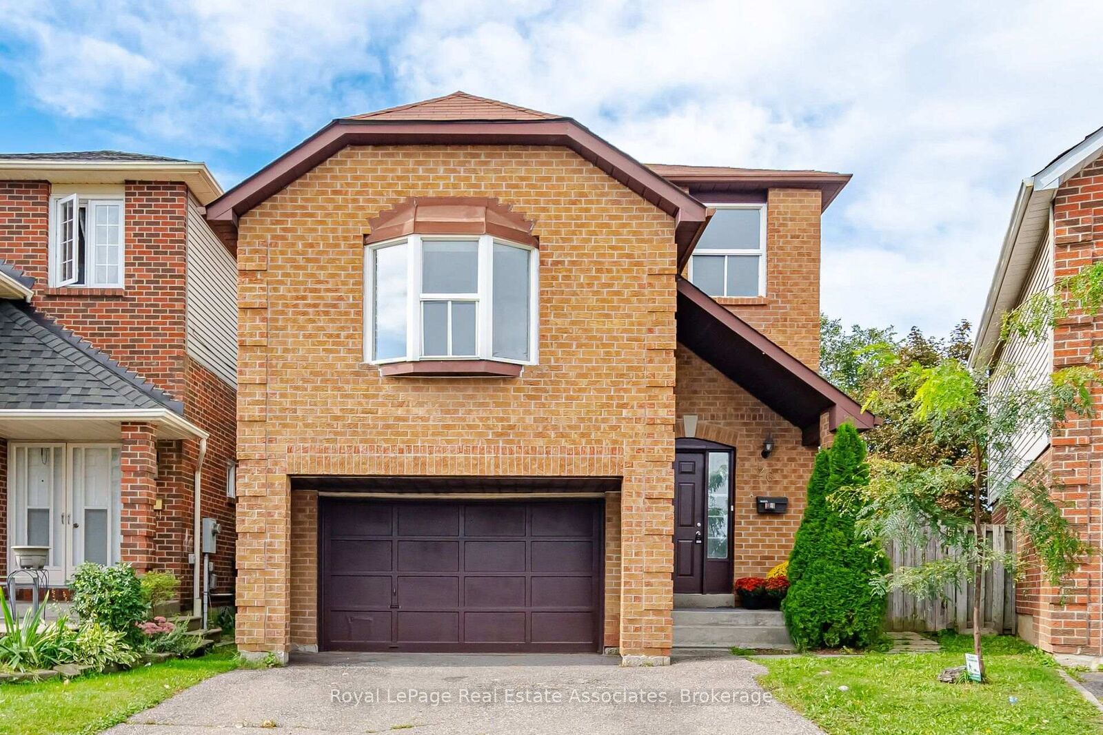 Property Photo: 26 Sheldrake Court ON L6Y 2W9