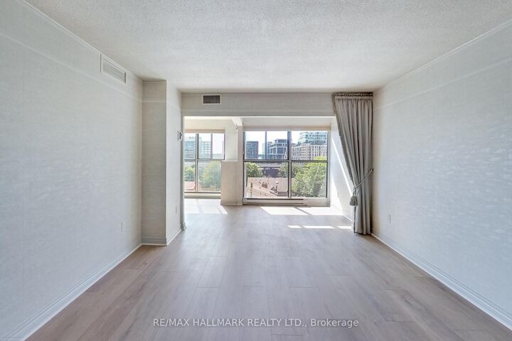 Property Photo:  65 Scadding Avenue 812  ON M5A 4L1 
