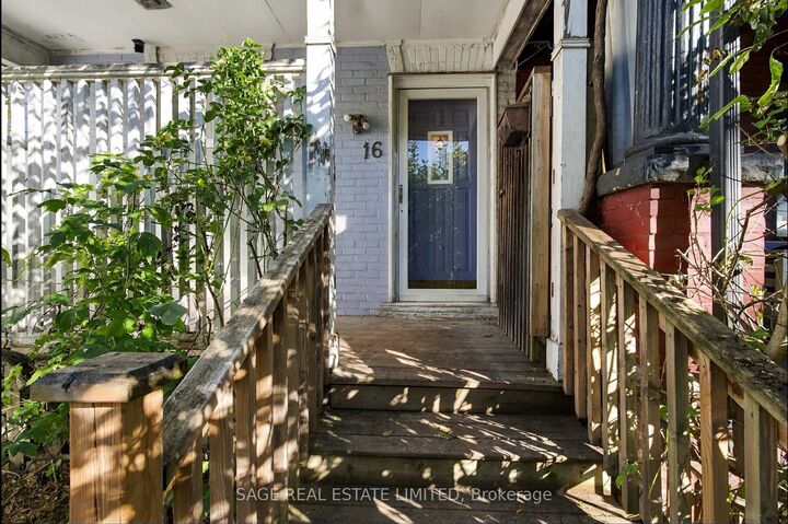 Property Photo:  16 Sackville Place  ON M4X 1A4 