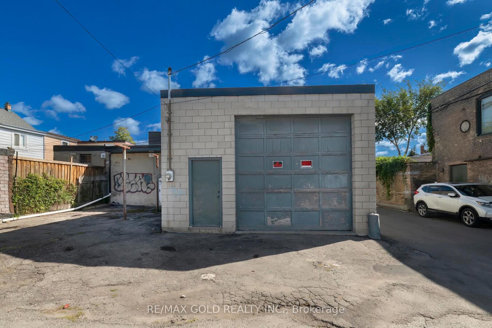 Property Photo:  131R Millicent Street  ON M6H 1W3 