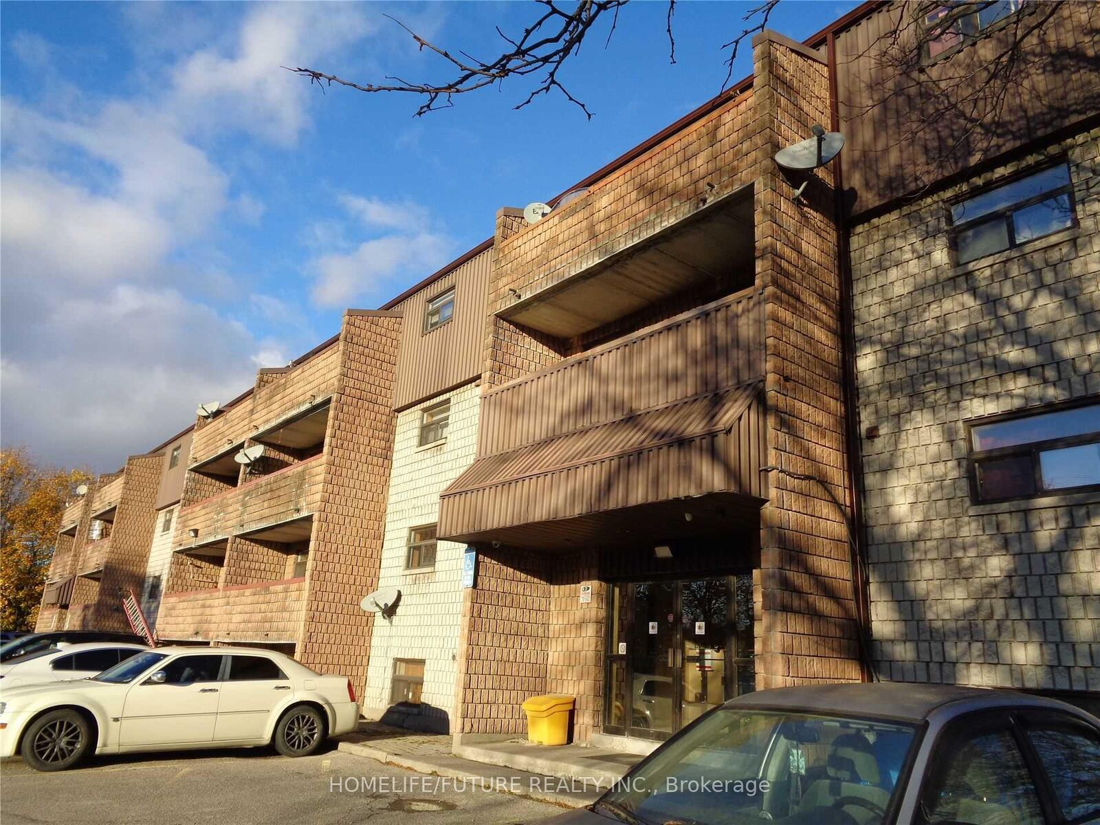 Property Photo:  560 Bloor Street 201  ON L1H 3N2 