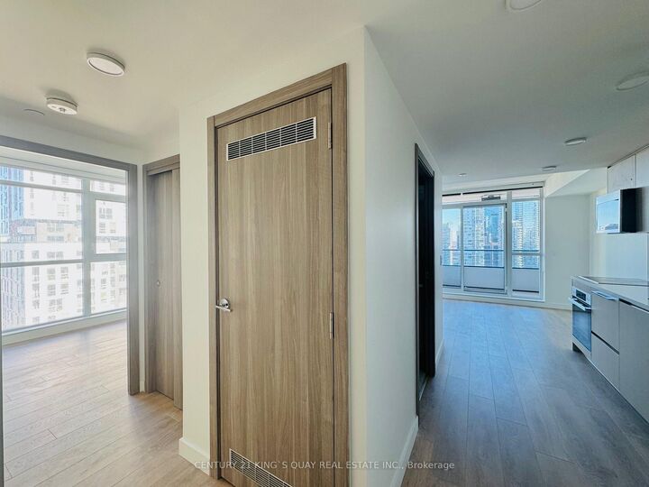 Property Photo:  38 Widmer Street 3301  ON M5V 2E9 