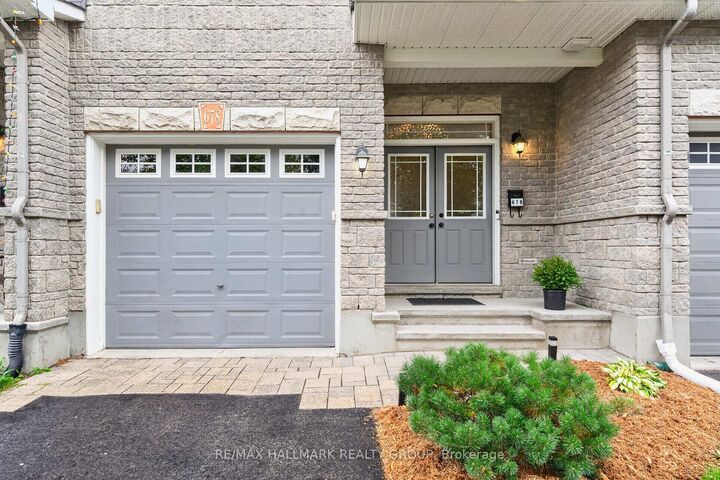 Property Photo:  678 Percifor Way  ON K1W 0E2 