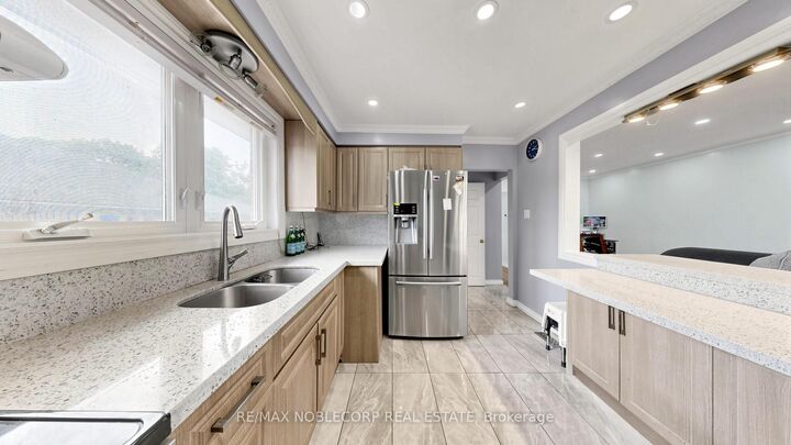 Property Photo: 95 Snowood Court ON M3N 1E7