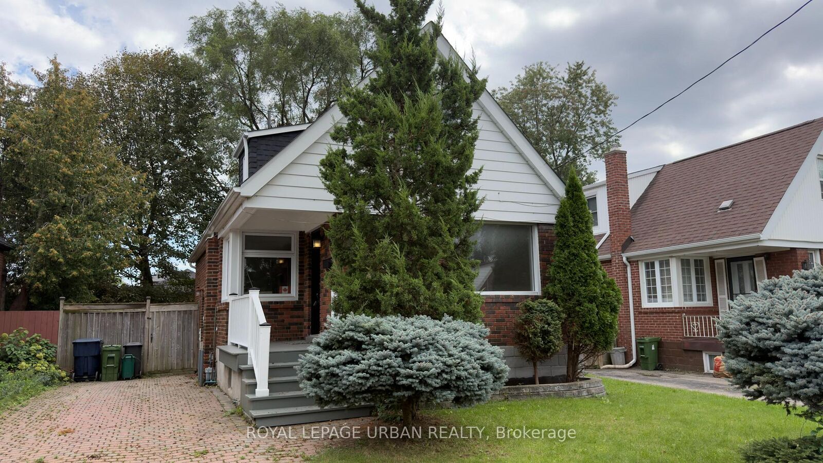Property Photo: 33 Amsterdam Avenue ON M4B 2B9