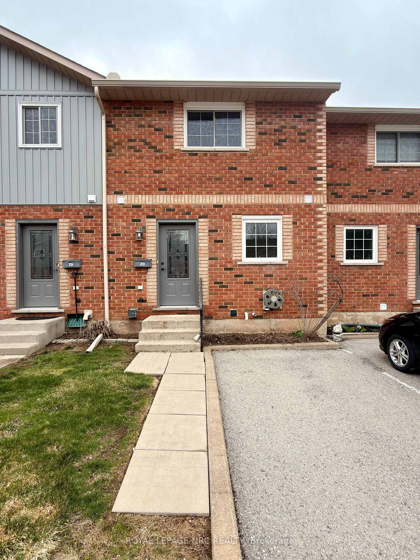 Property Photo:  110 Silvan Drive 20  ON L3C 6Z5 