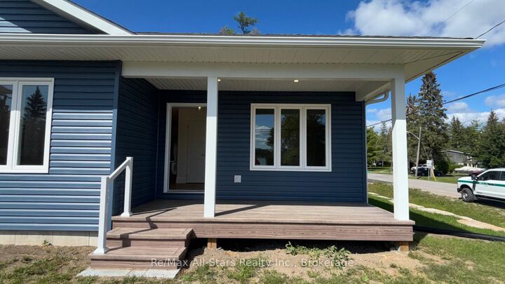 Property Photo:  191 Front Street W B  ON K0M 1A0 