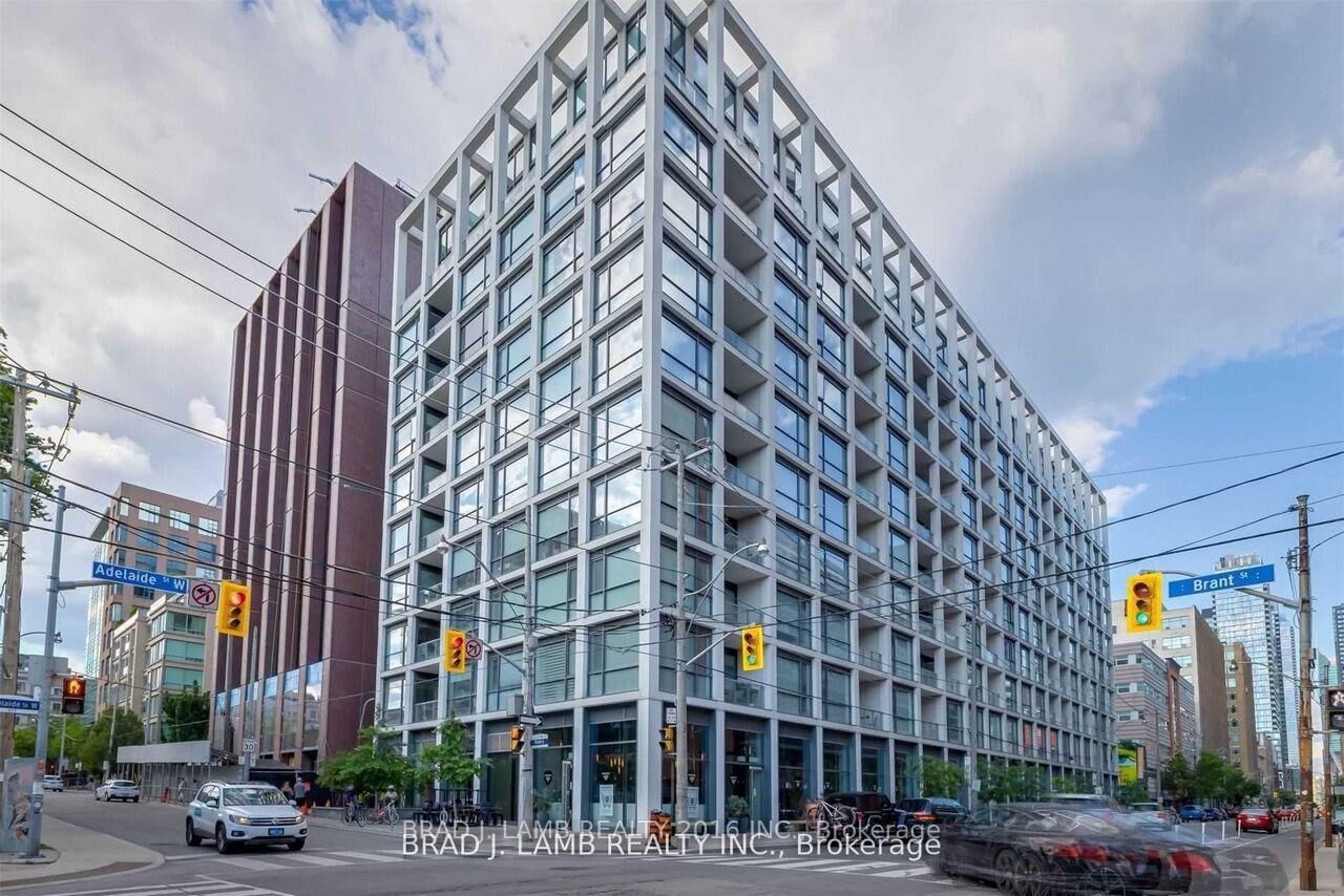 Property Photo:  39 Brant Street 527  ON M5V 0M8 