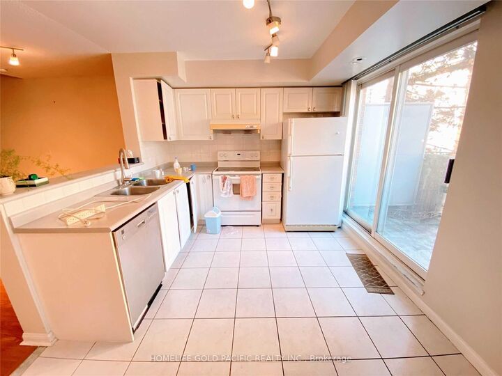 Property Photo:  28 Sommerset Way 1116  ON M2N 6W7 