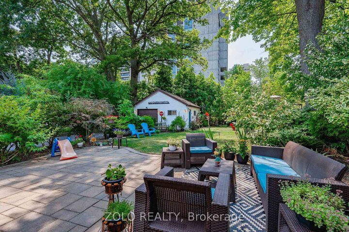 Property Photo:  442 Queen Mary Drive  ON L6K 3M1 