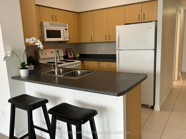 Property Photo:  4968 Yonge Street 2801  ON M2N 7G9 