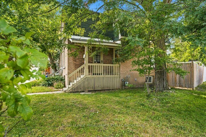 Property Photo:  384 Barrie Street  ON K7K 3T4 