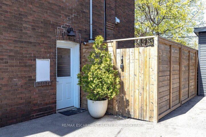 Property Photo:  269 Stinson Crescent Lower  ON L8N 1T6 