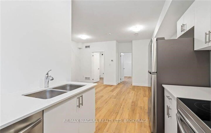 Property Photo: 781 Clare Avenue 214 ON L3C 0K1