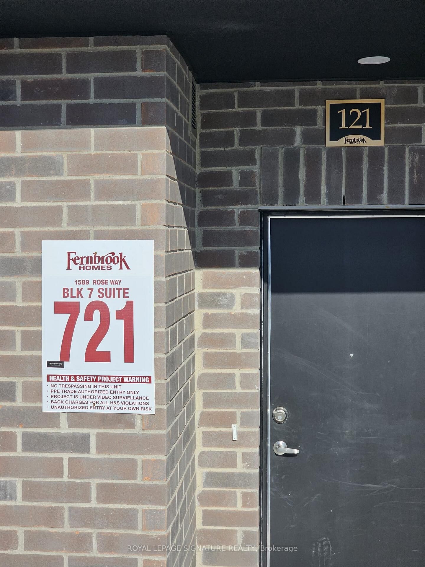 Property Photo:  1589 Rose Way 121  ON L9E 1N4 
