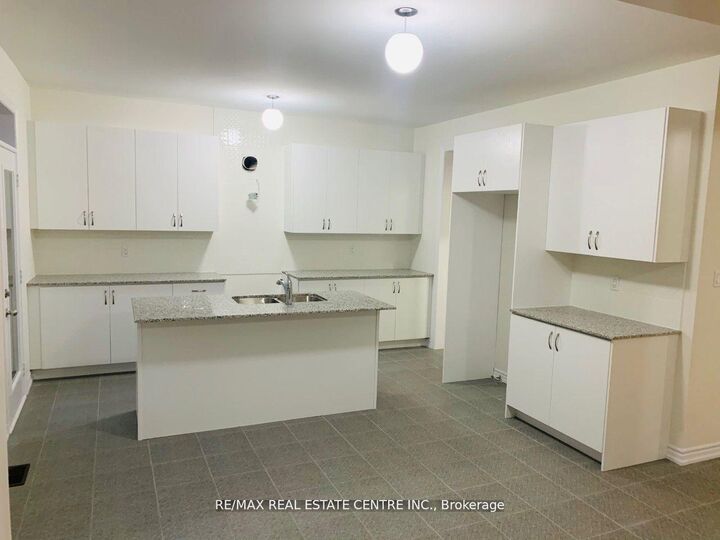 Property Photo:  21 Whitefish Street Upper  ON L1P 0K5 