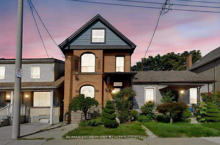 Property Photo:  23 Oak Avenue  ON L8L 5M7 
