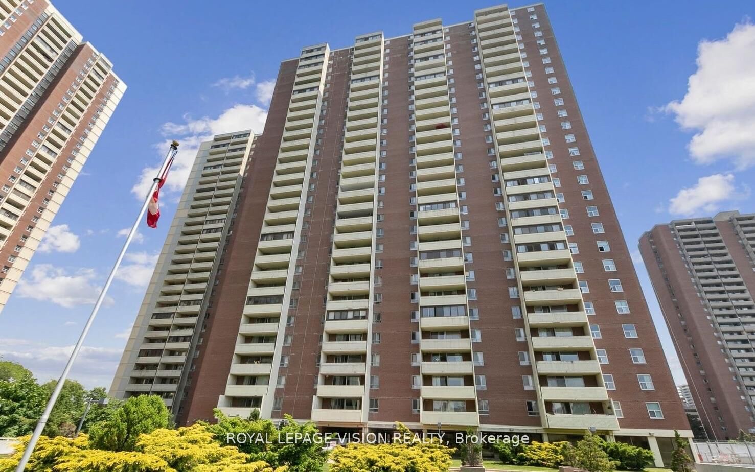 Property Photo:  5 Massey Square 2801  ON M4C 5L6 