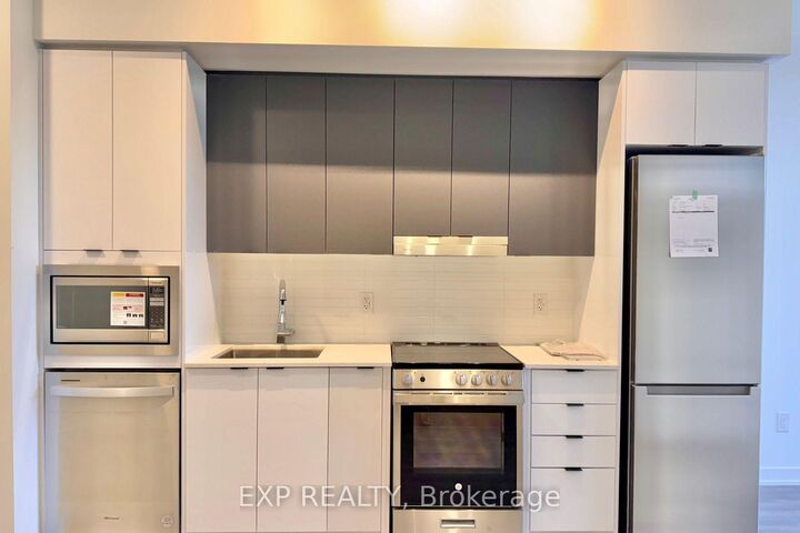 Property Photo: 5105 Hurontario Street 212 ON L4Z 0C9