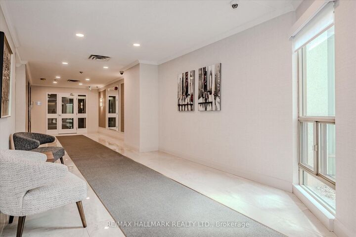 Property Photo:  5090 Pinedale Avenue 1106  ON L7L 3V8 