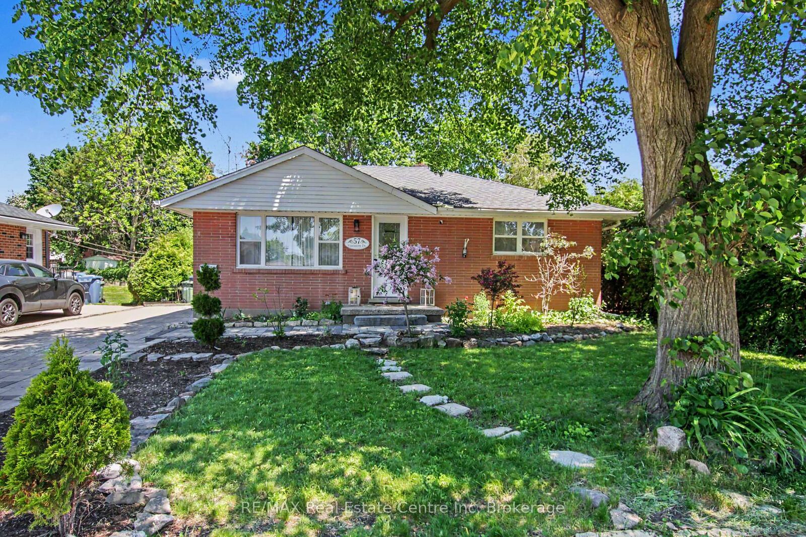 Property Photo:  57 Vancouver Drive  ON N1E 2G1 