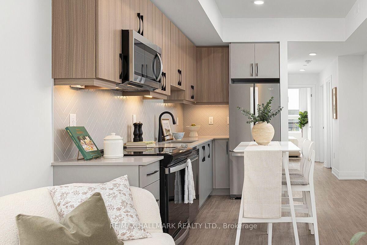 Property Photo:  15 Brenthall Avenue W 2  ON M2R 0B3 