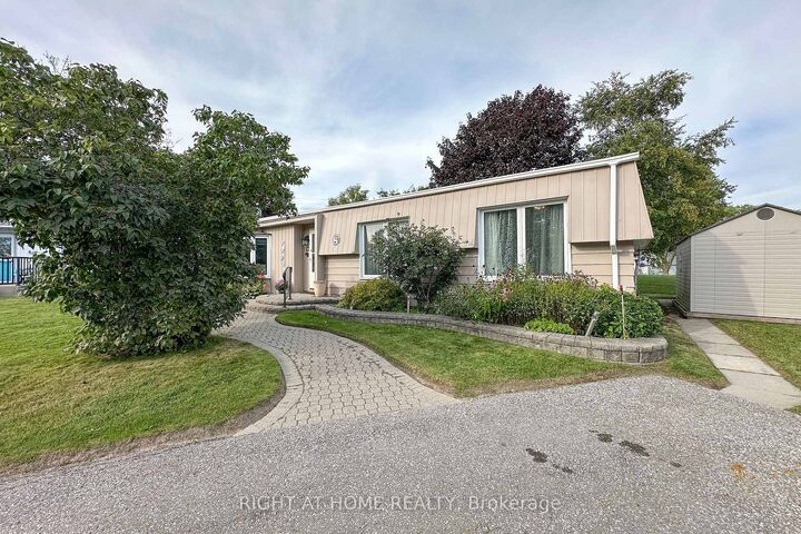 Property Photo:  13 Cornerbrook Court  ON L1B 1B7 