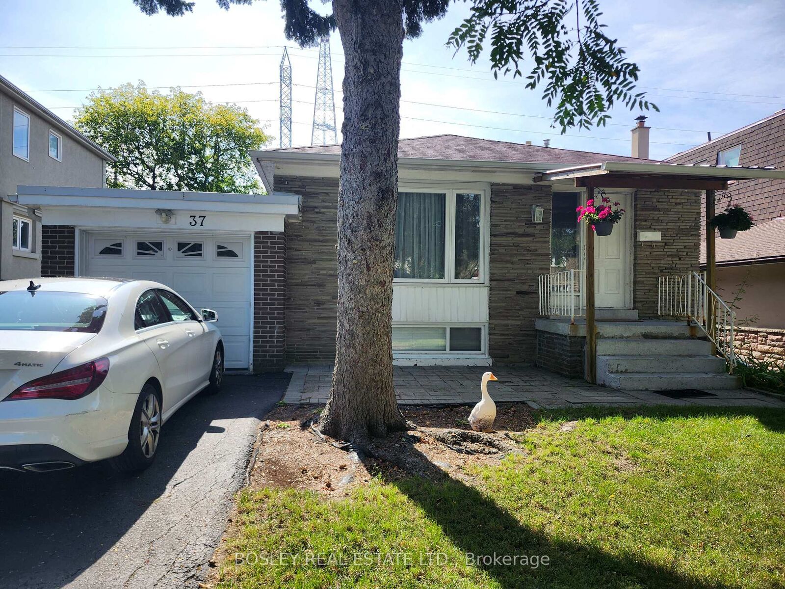 Property Photo: 37 Summerside Crescent Main ON M2H 1W9