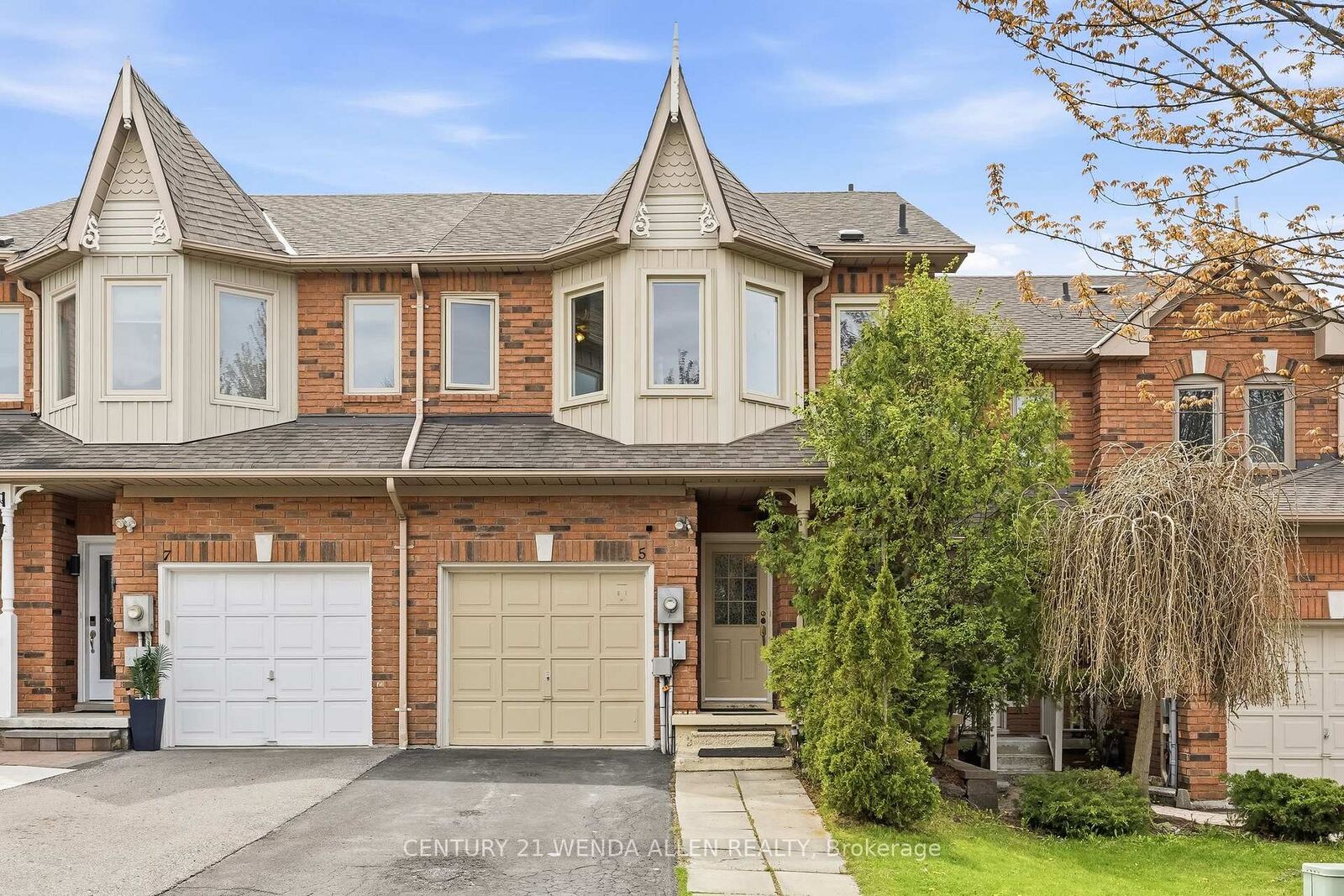 Property Photo:  5 Jays Drive  ON L1R 2P5 