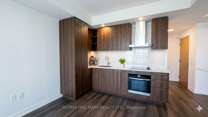 Property Photo:  5 Meadowdale Road 1812  ON L4K 0C7 