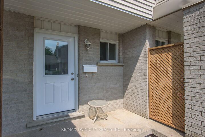 Property Photo:  125 Sekura Crescent 13  ON N1R 8B4 