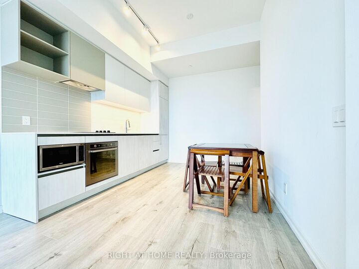 Property Photo:  1000 Portage Parkway 2715  ON L4K 0L1 