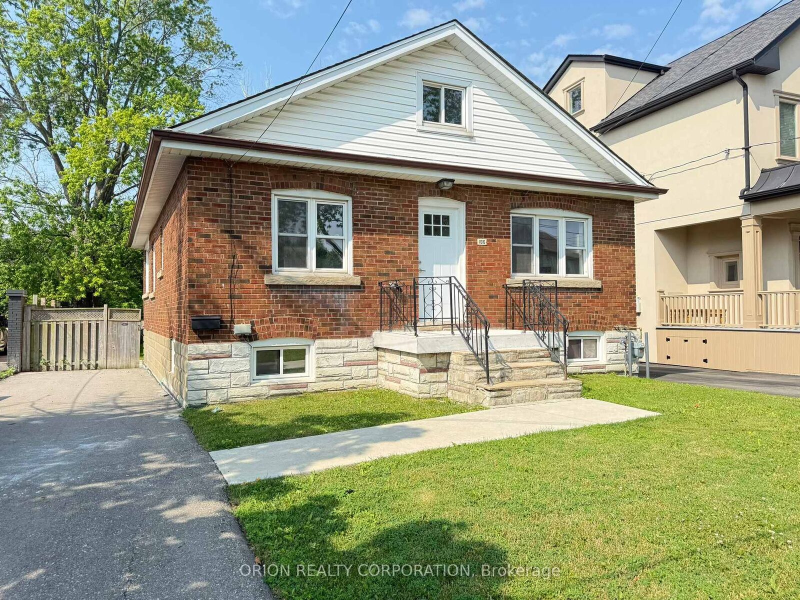 Property Photo:  1016 Haig Boulevard  ON L5E 2M5 