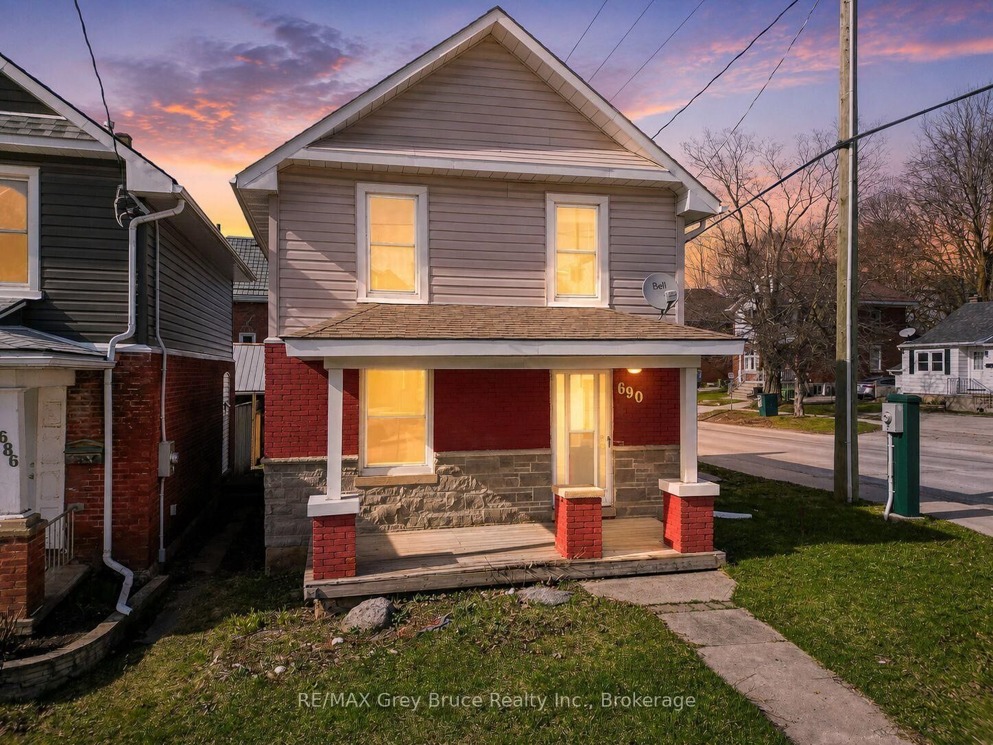 Property Photo:  690 8th Street E  ON N4K 1L8 