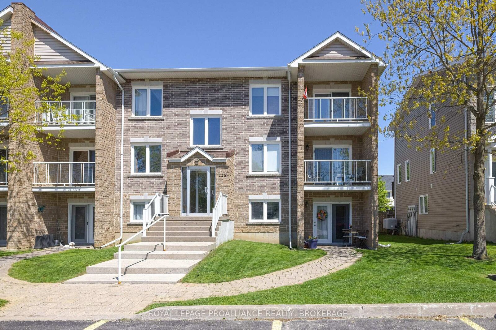 Property Photo:  225 Oak Street 2104  ON K7G 2R5 